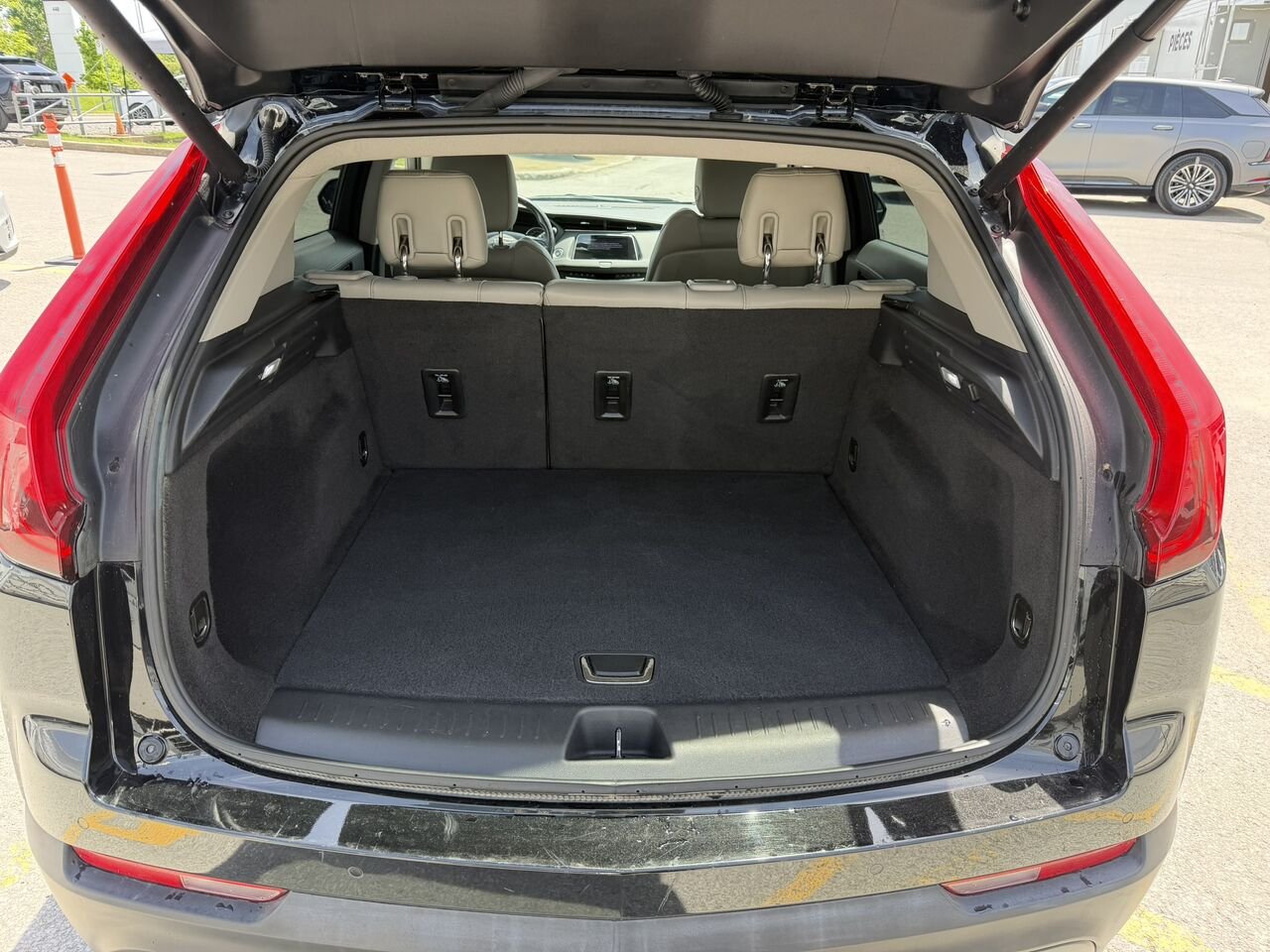 2023 Cadillac XT4 LUXURY AWD FINANCEMENT À PARTIR DE 3.99% STOCK XP5650 Black Laval - photo #13