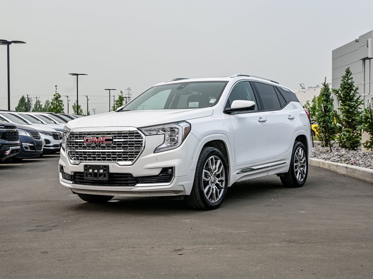 2022 GMC Terrain AWD 4dr Denali White Sherwood Park - photo #3