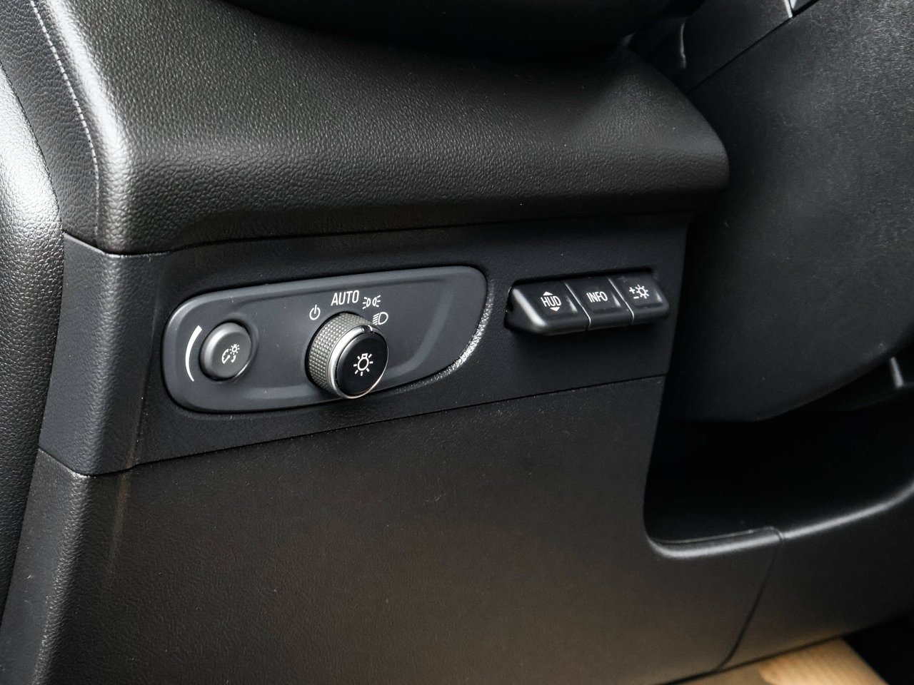 2022 Buick Envision AWD 4dr Avenir Blue Sherwood Park - photo #20