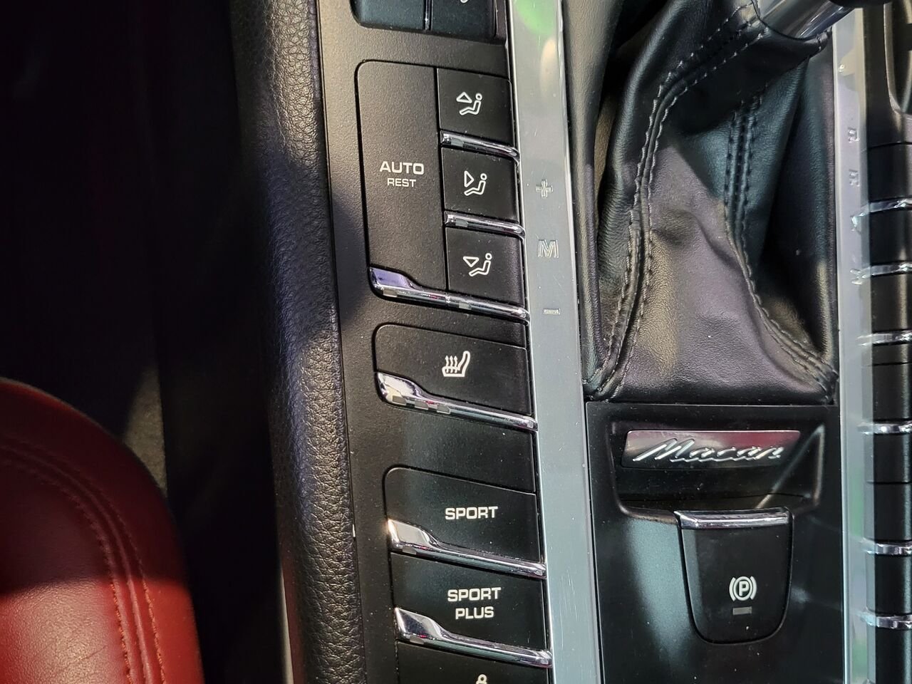 2018 Porsche Macan Black  - photo #28