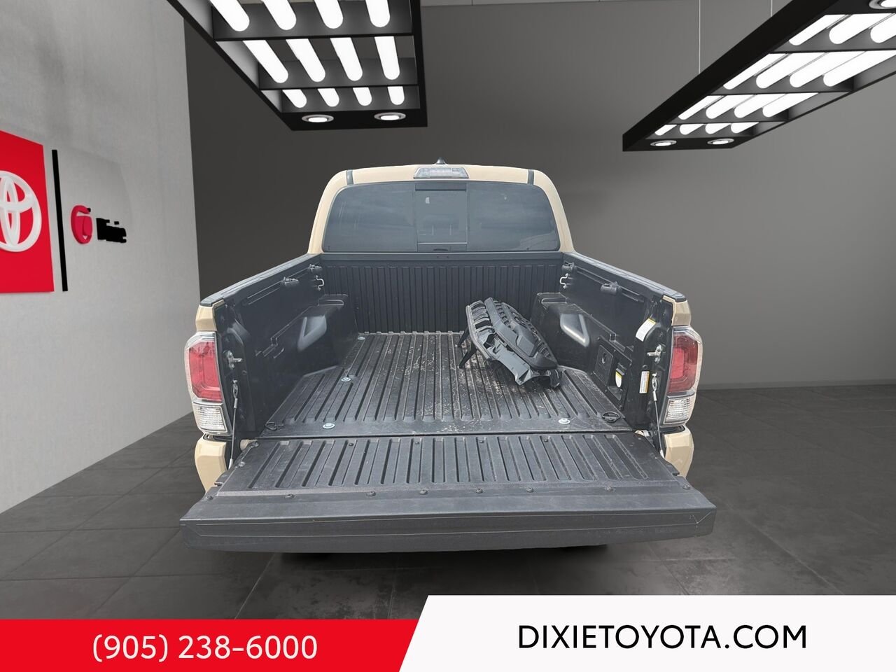 2020 Toyota Tacoma TRD OFFROAD PREMIUM 4WD / V6 / SHORT BED / REAR DIFF LOCK / HEATED SEATS / LEATHER SURFACE / MOONROOF / ALLOY WHEELS Quicksand Mississauga - photo #19