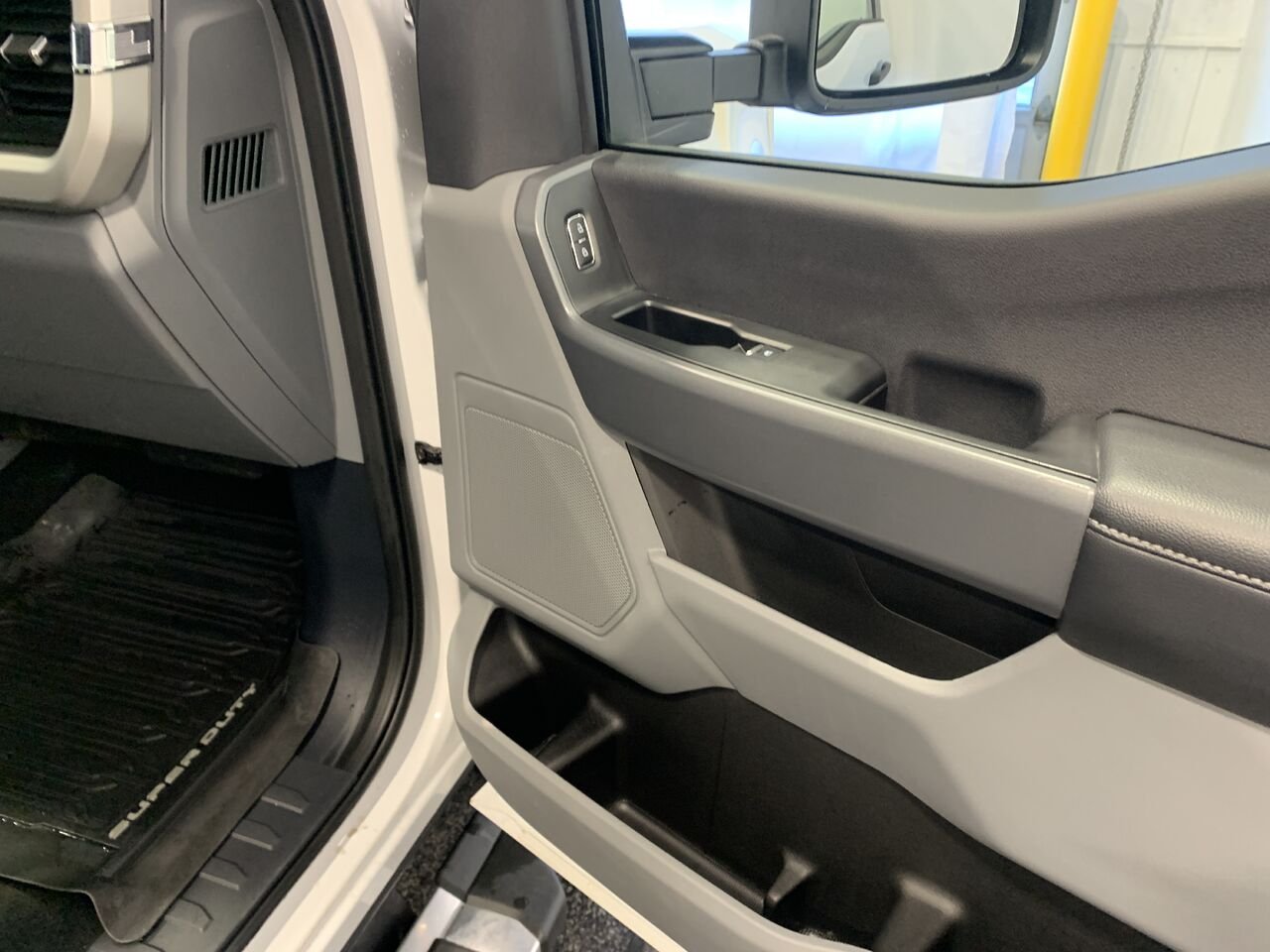 2024 Ford Super Duty F-250 SRW XLT White Châteauguay - photo #26
