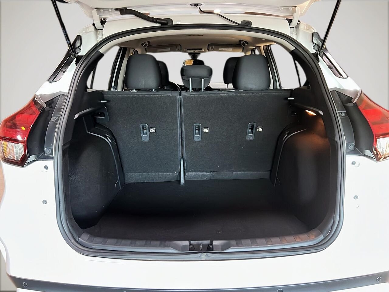 2024 Nissan Kicks S White Québec - photo #5