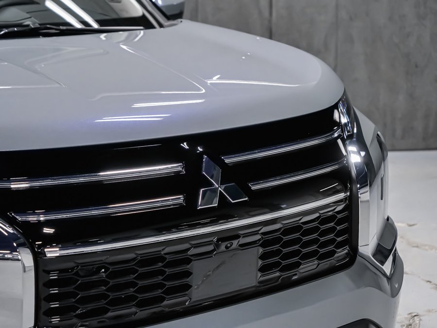 2026 Mitsubishi Outlander Plug-In Hybrid GT Moonstone Grey Premium Finish