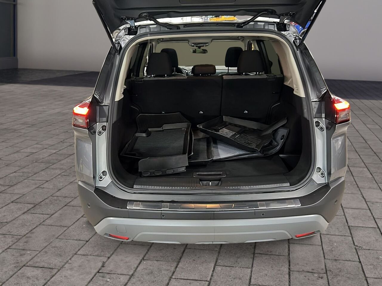 2023 Nissan Rogue SV TI Grey Québec - photo #5
