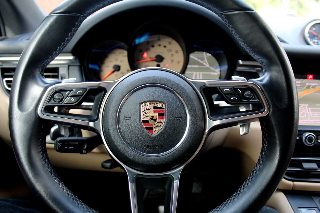 2019 Porsche Macan VIN: WP1AA2A57KLB04508 Black Sainte-Rose - photo #13