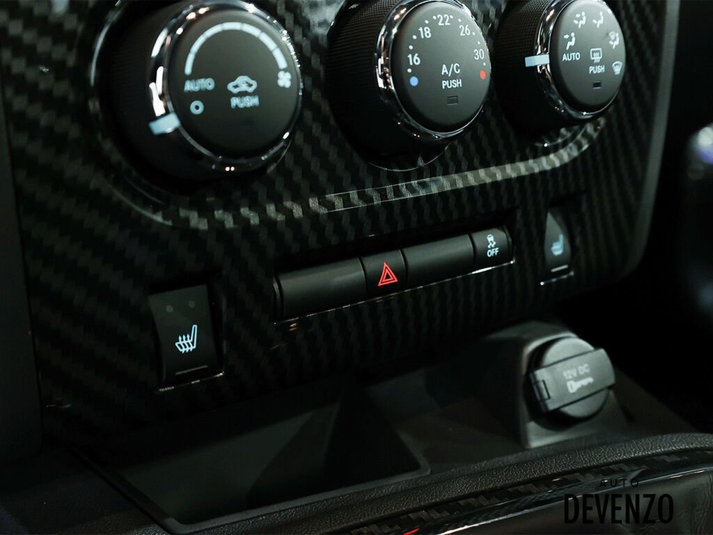 2014 Dodge Challenger White Saint-Eustache - photo #20