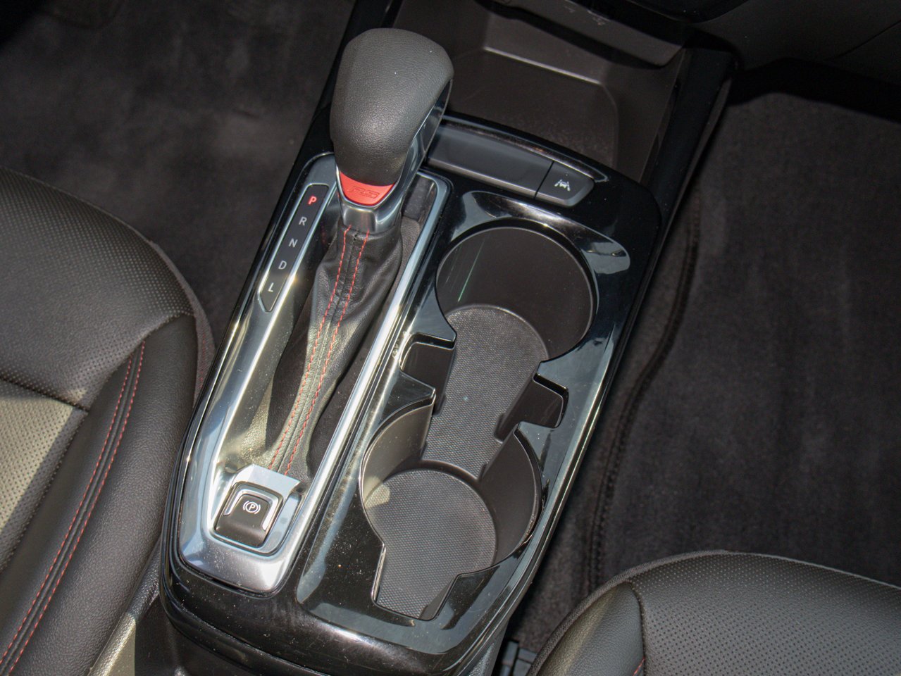 2025 Chevrolet Trax FWD 4dr 2RS Red Sherwood Park - photo #27