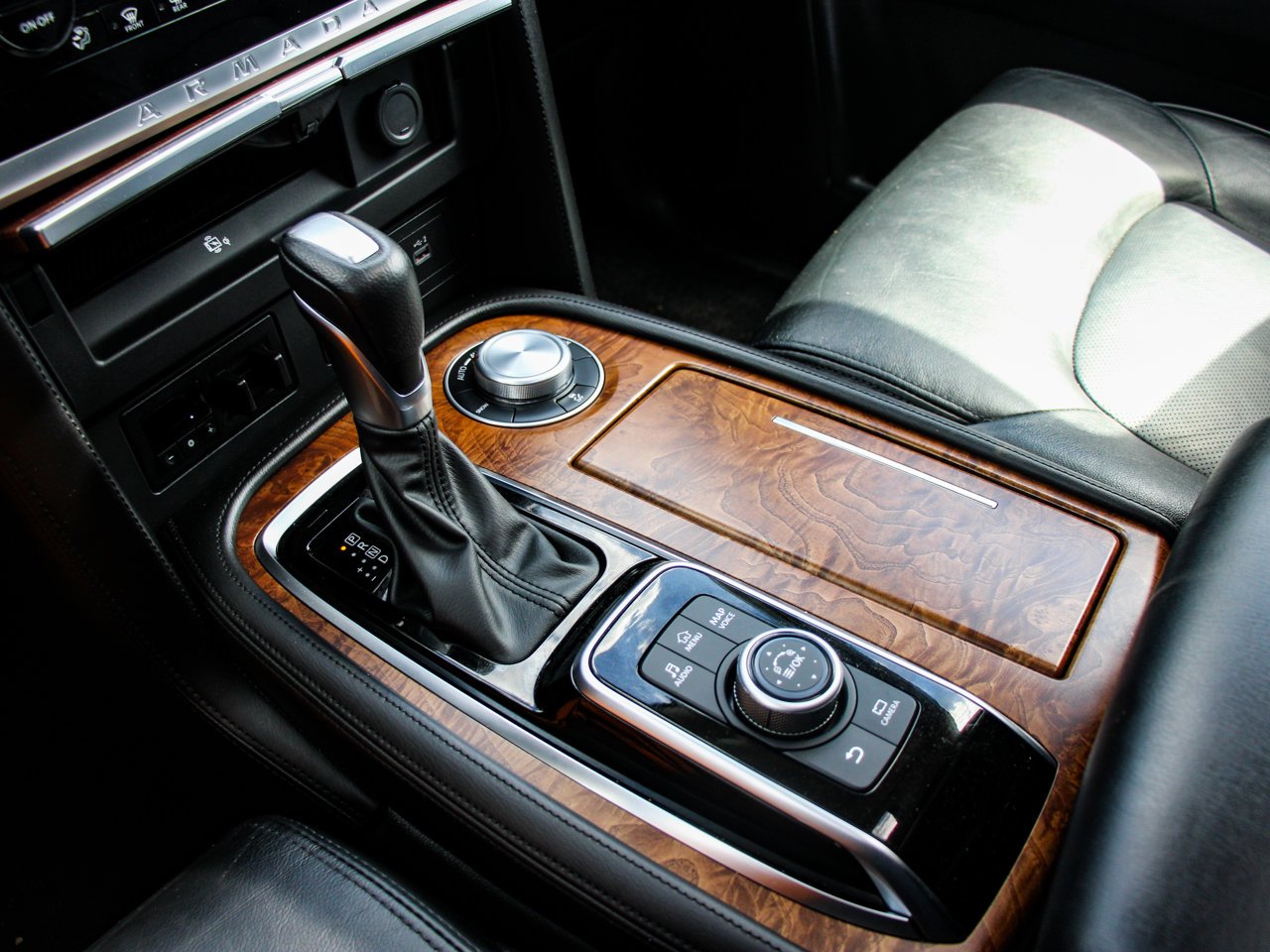 2024 Nissan Armada 4x4 SL White Sherwood Park - photo #26