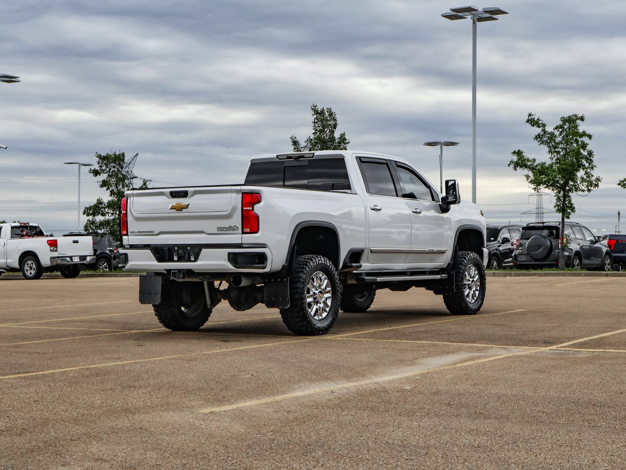 2024 Chevrolet Silverado 3500HD 4WD Crew Cab 159 High Country White Sherwood Park - photo #7