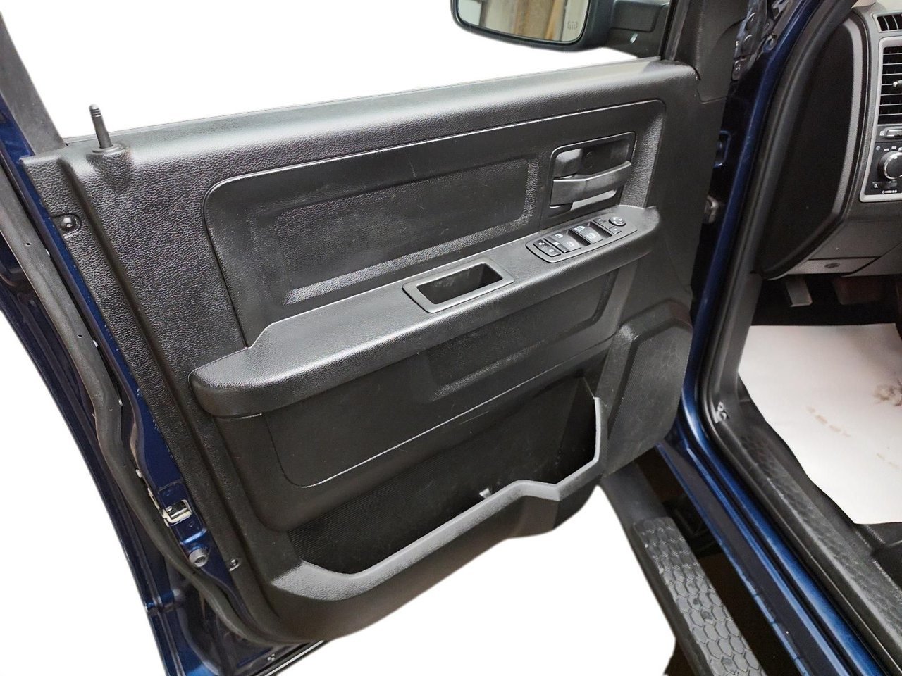 2023 Ram 1500 Classic VIN 1C6RR7ST9PS520748 Baie-Comeau - photo #10