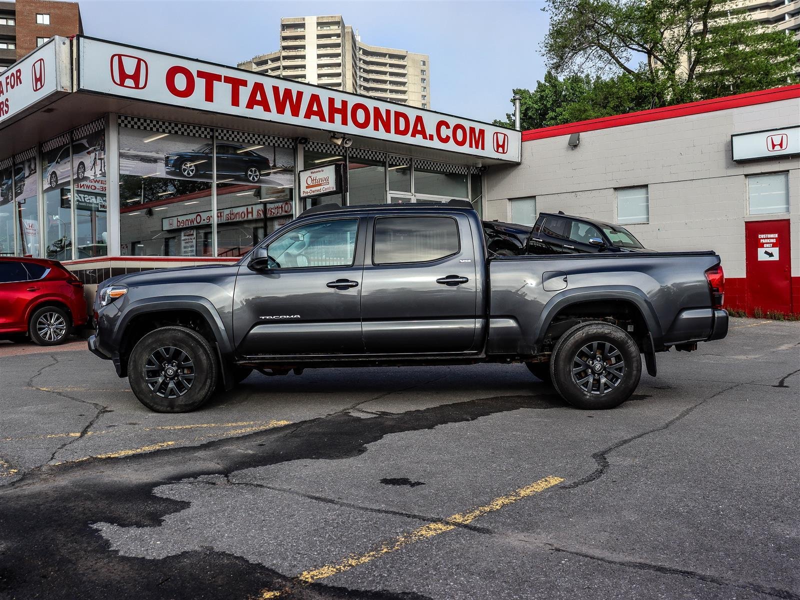 Toyota Tacoma 2022 Grey Ottawa & Gatineau - photo #4