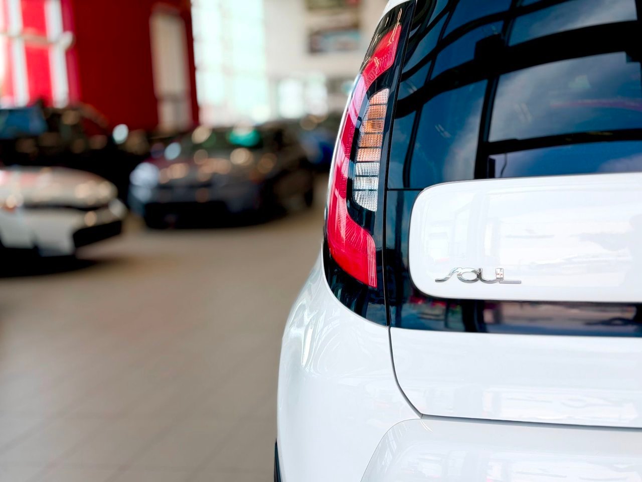 2016 Kia Soul White Notre-Dame-des-Prairies - photo #10