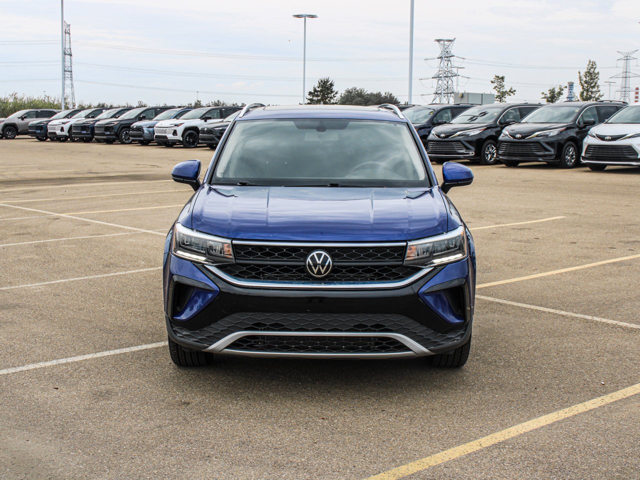 2022 Volkswagen Taos Comfortline 4MOTION Blue Sherwood Park - photo #2