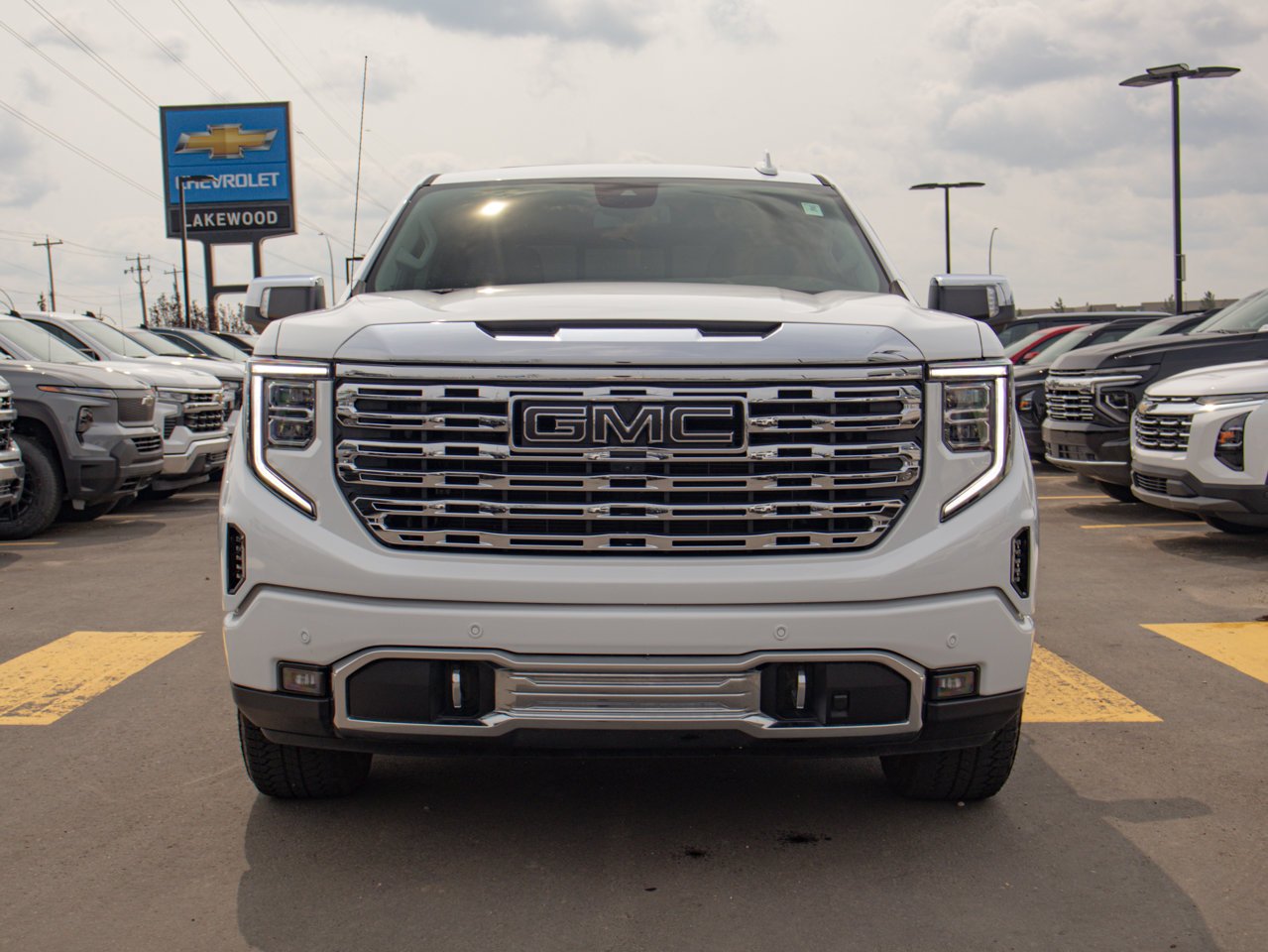 2024 GMC Sierra 1500 4WD Crew Cab 147 Denali White Sherwood Park - photo #2