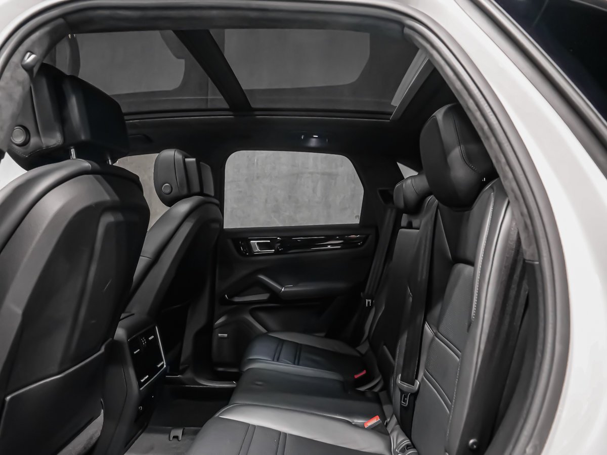 Porsche Cayenne GTS 2021 Gris Montréal - photo #16