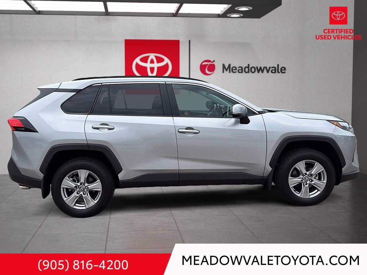 2025 Toyota RAV4 Heated steering wheel, Back-up Camera, Power moonroof, power liftgate Silver Mississauga - photo #2