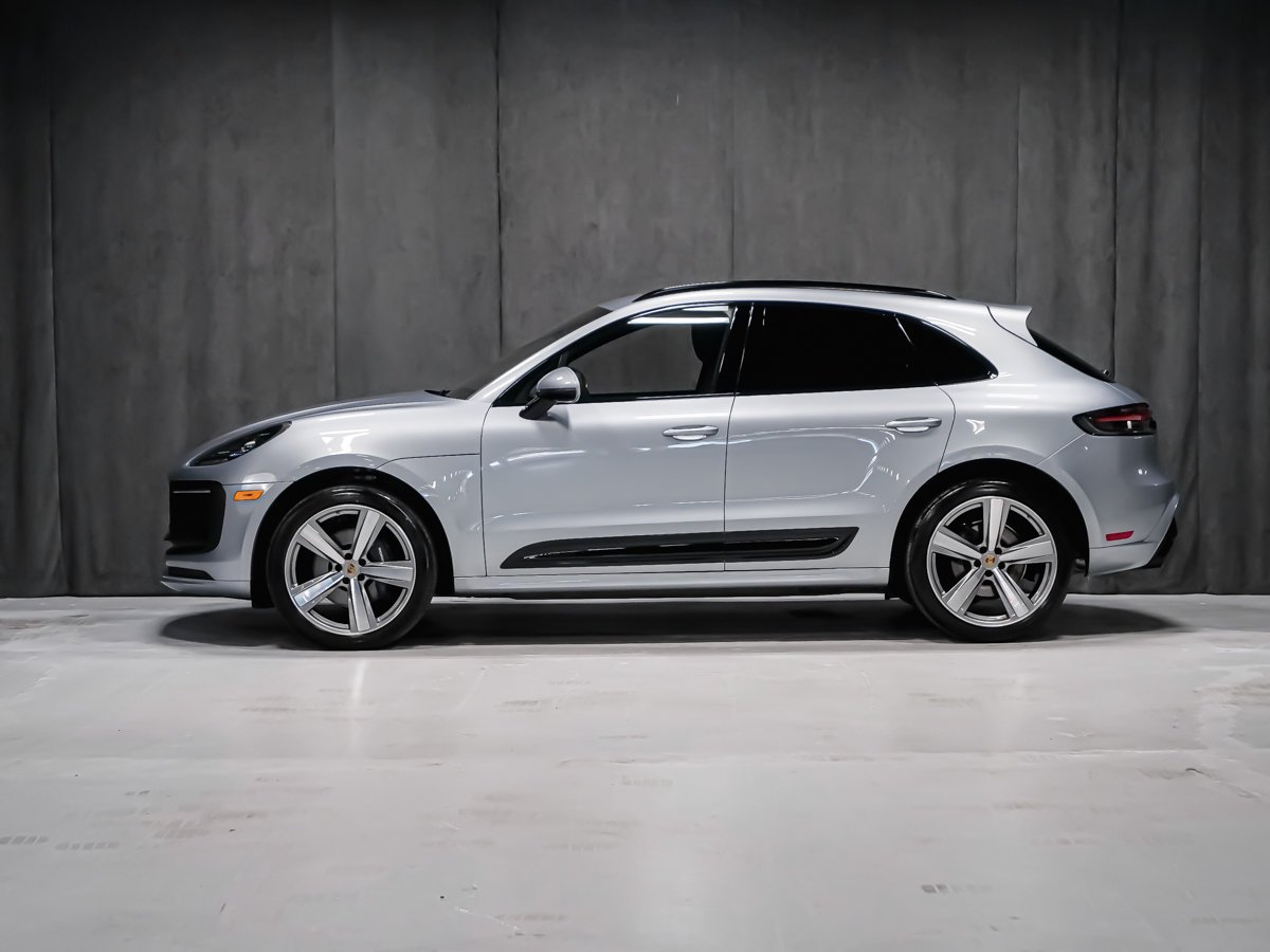 2025 Porsche Macan T Black Montreal - photo #3