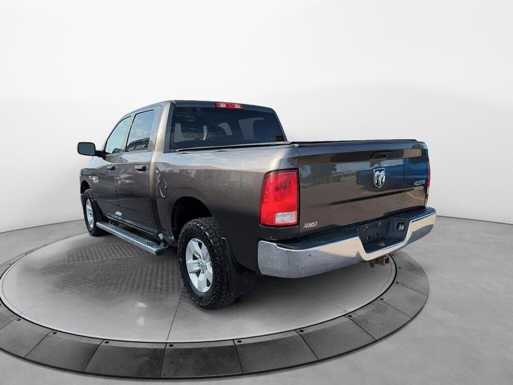 2017 Ram 1500 VIN 3C6RR7KT0HG649048 Grey Baie-Comeau - photo #3