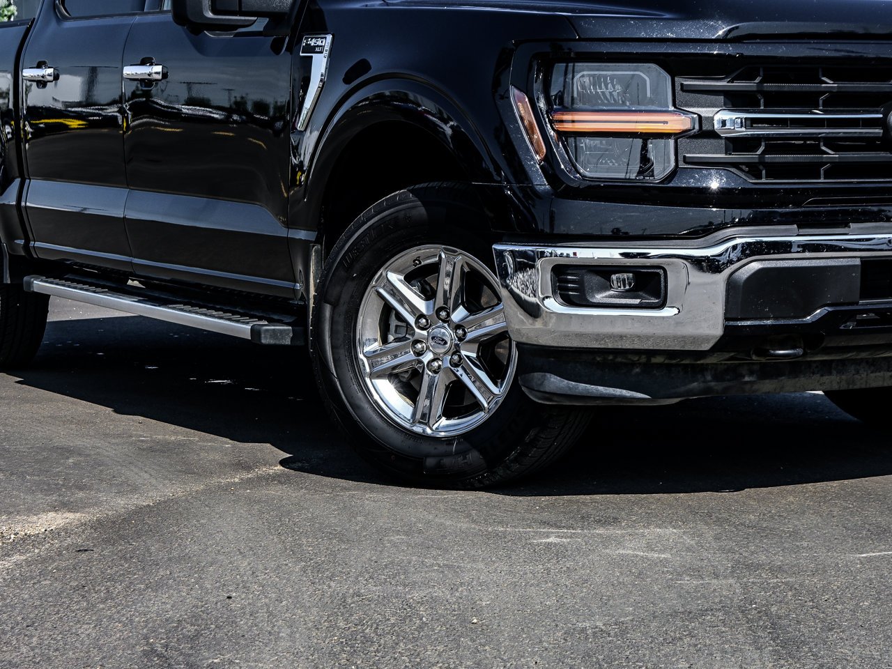 2024 Ford F-150 XLT 4WD SuperCrew 5.5' Box Black Sherwood Park - photo #5
