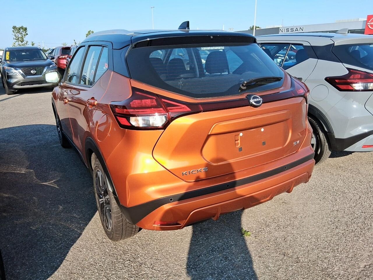 2024 Nissan Kicks SV Orange Québec - photo #1