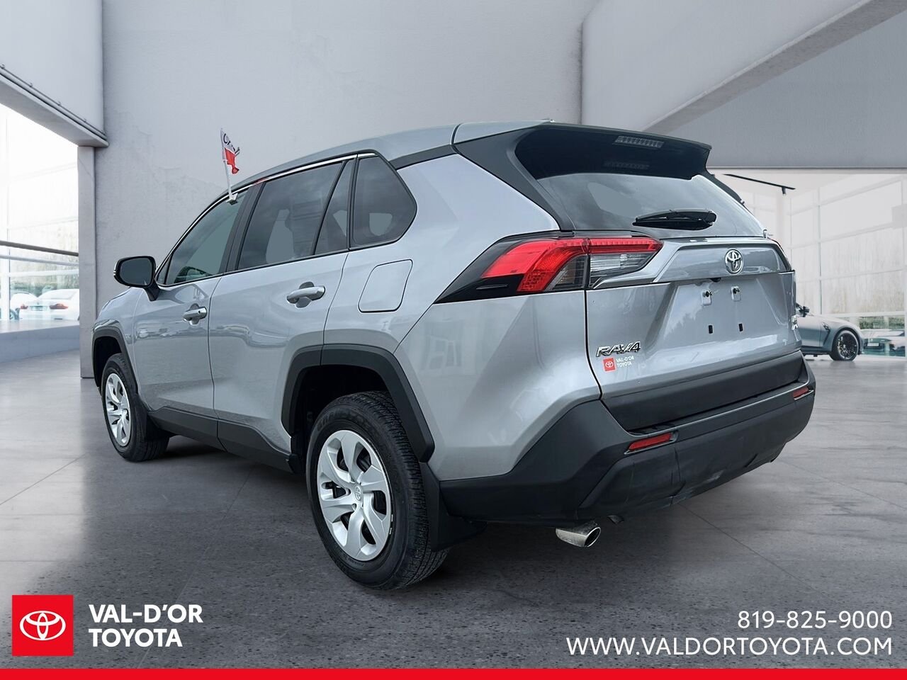Toyota RAV4 LE TI 2025 Ciel argent métallisé Val-d'Or - photo #3