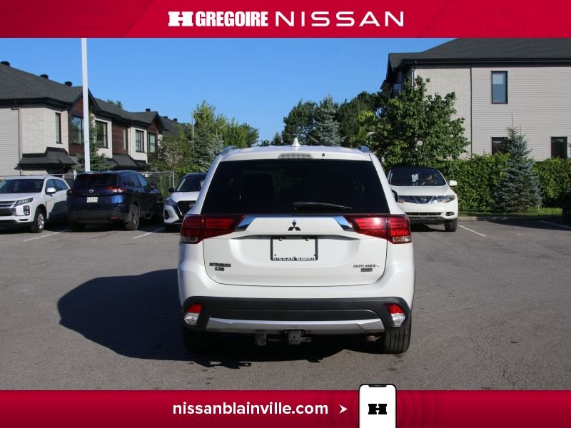 2018 Mitsubishi Outlander White Laval - photo #7