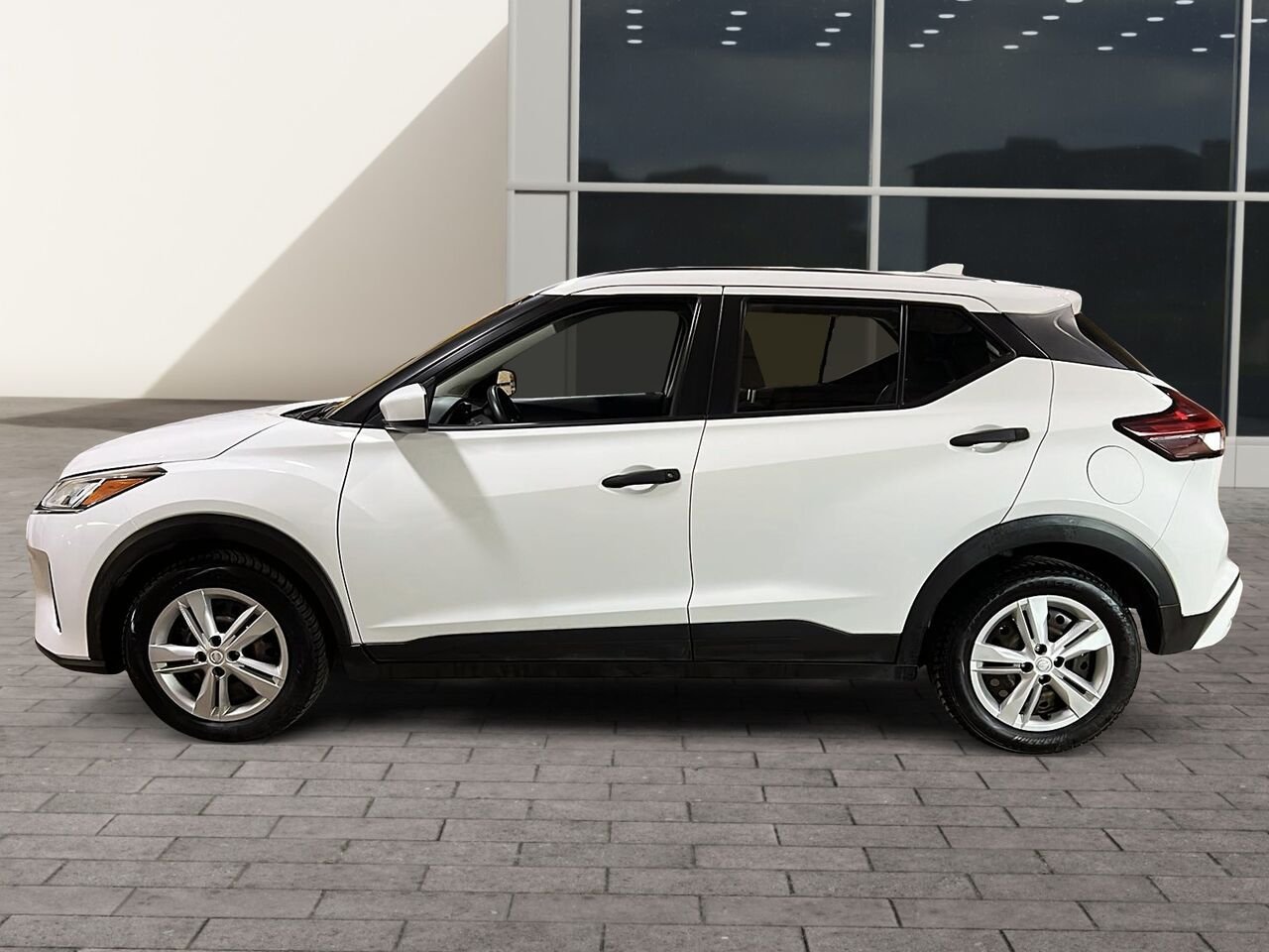 2022 Nissan Kicks S TA White Québec - photo #4
