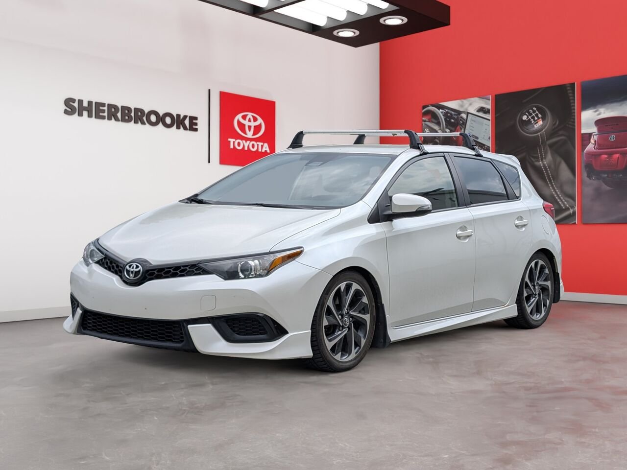 2018 Toyota Corolla iM JTNKARJE2JJ571162 White Sherbrooke - photo #0