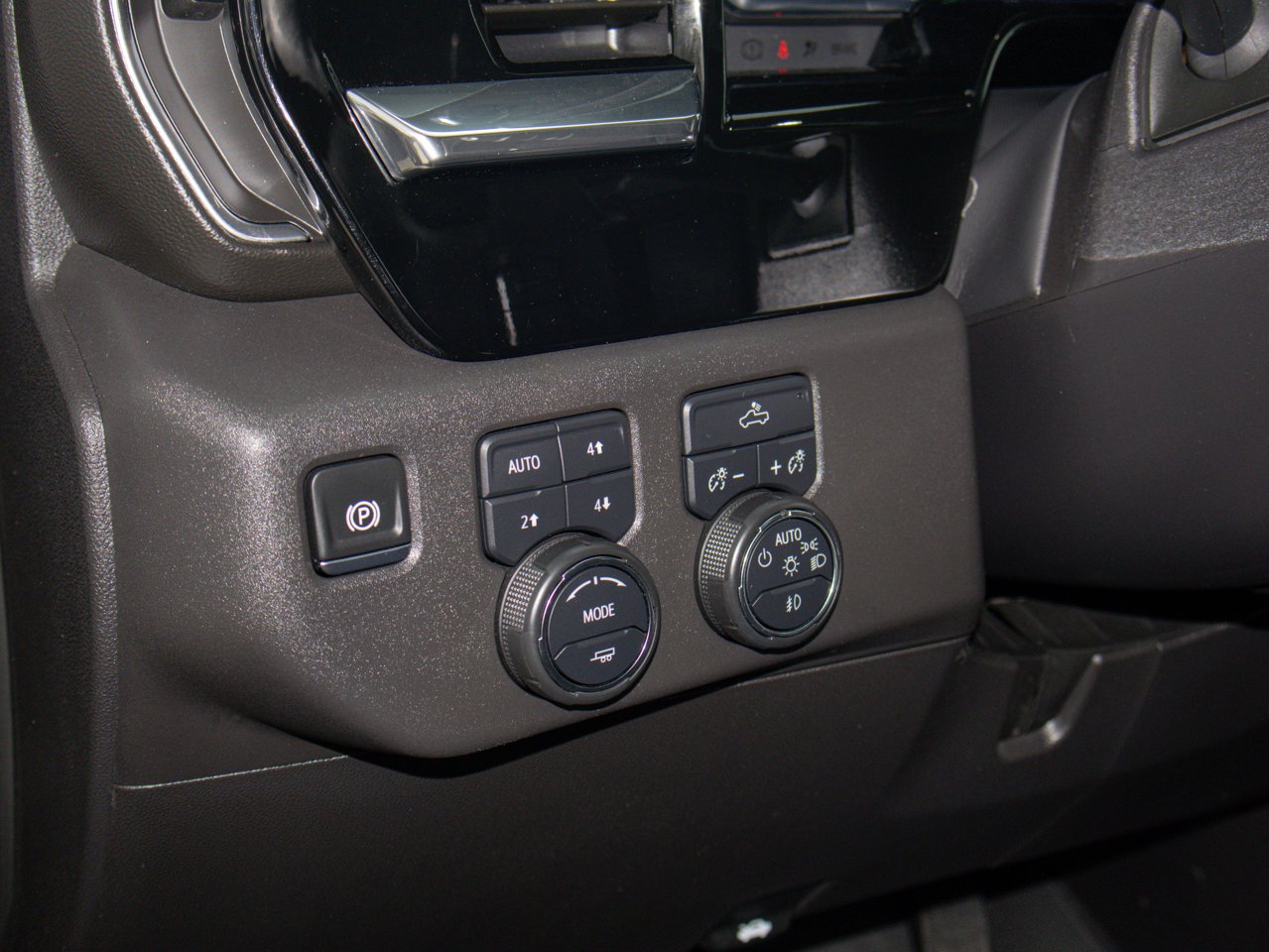 2024 Chevrolet Silverado 1500 4WD Crew Cab 147 RST Black Sherwood Park - photo #21
