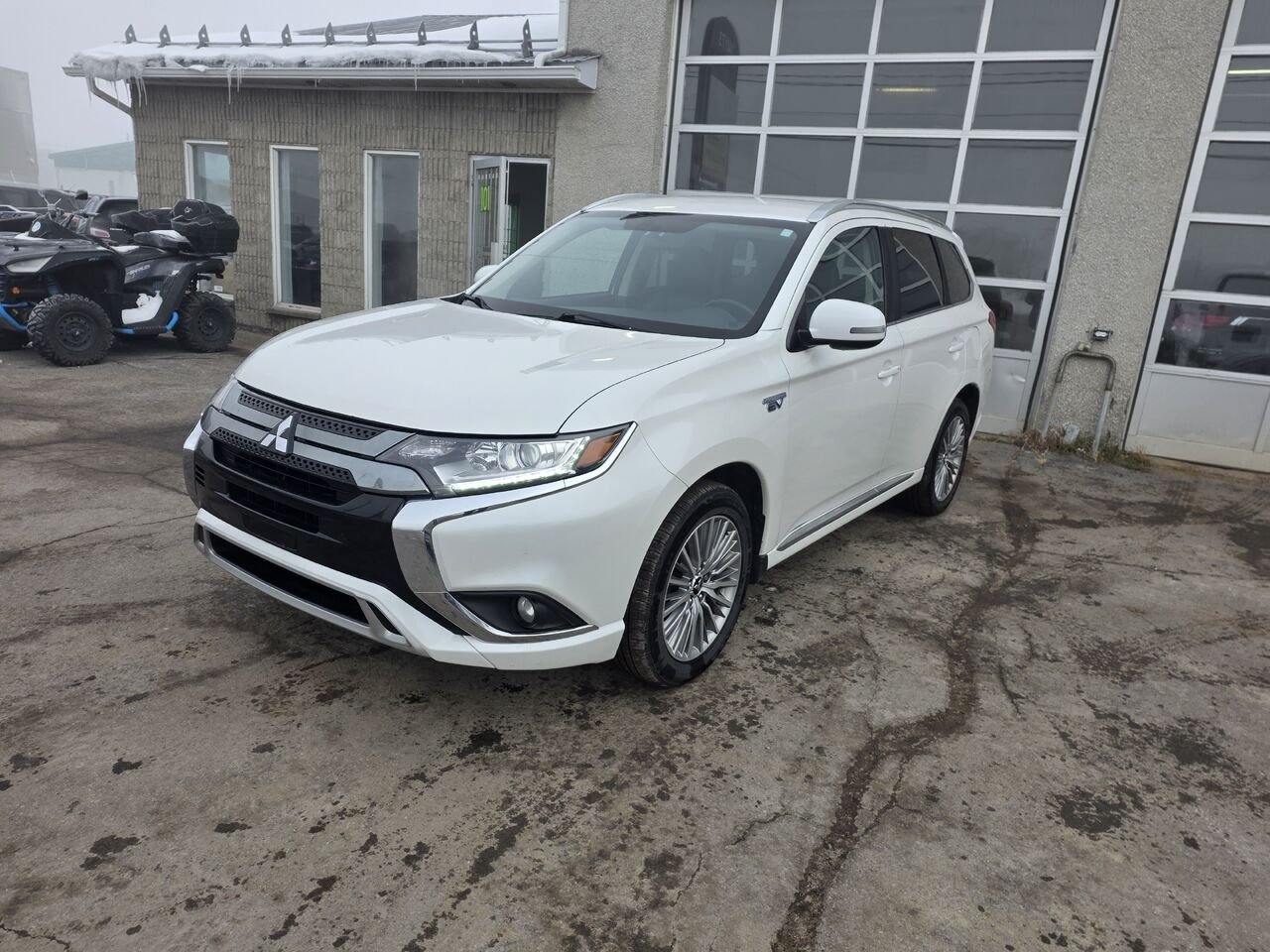 2020 Mitsubishi Outlander Plug-In Hybrid White  - photo #0