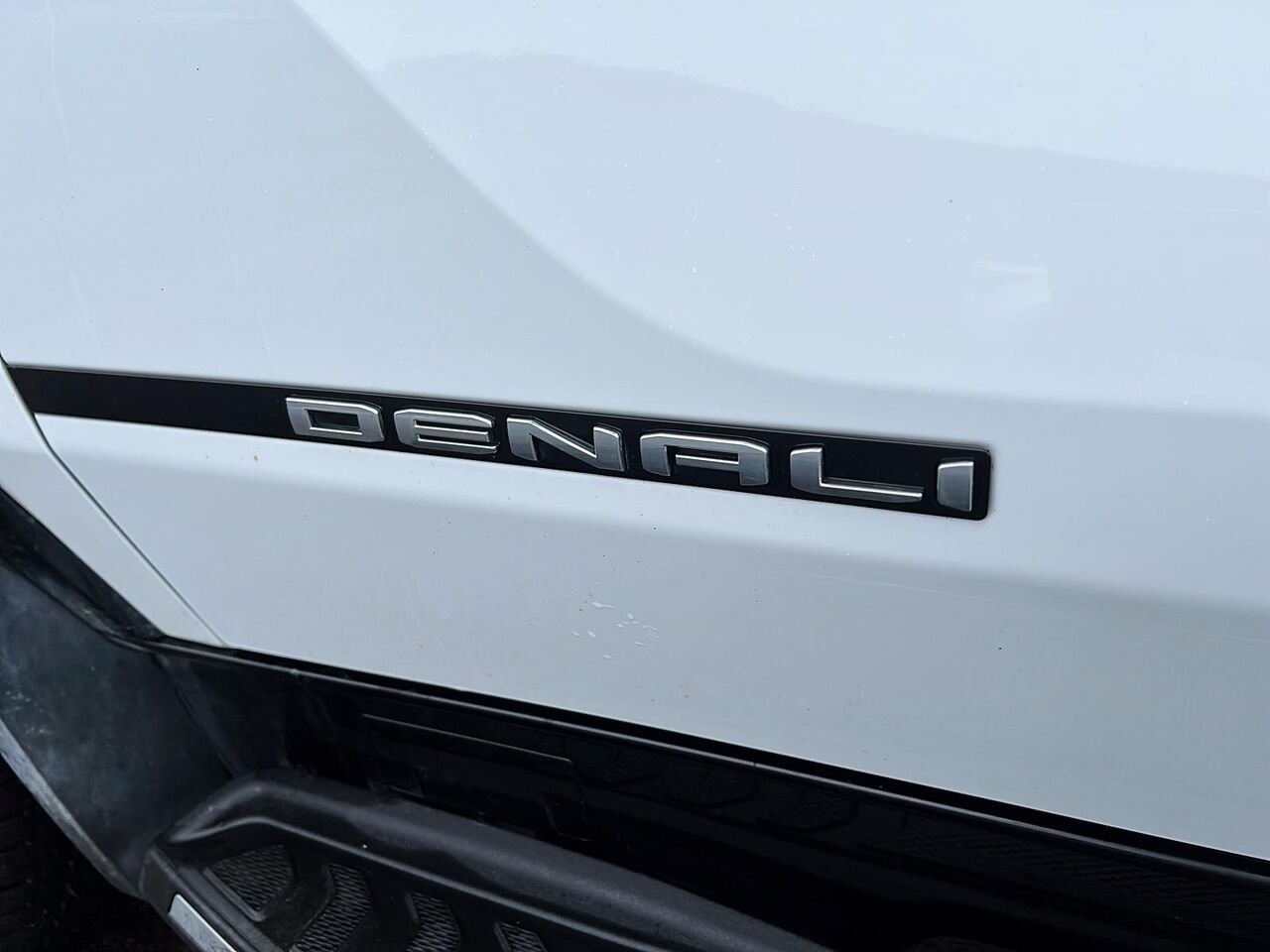 2025 GMC Sierra EV DENALI White Québec - photo #5