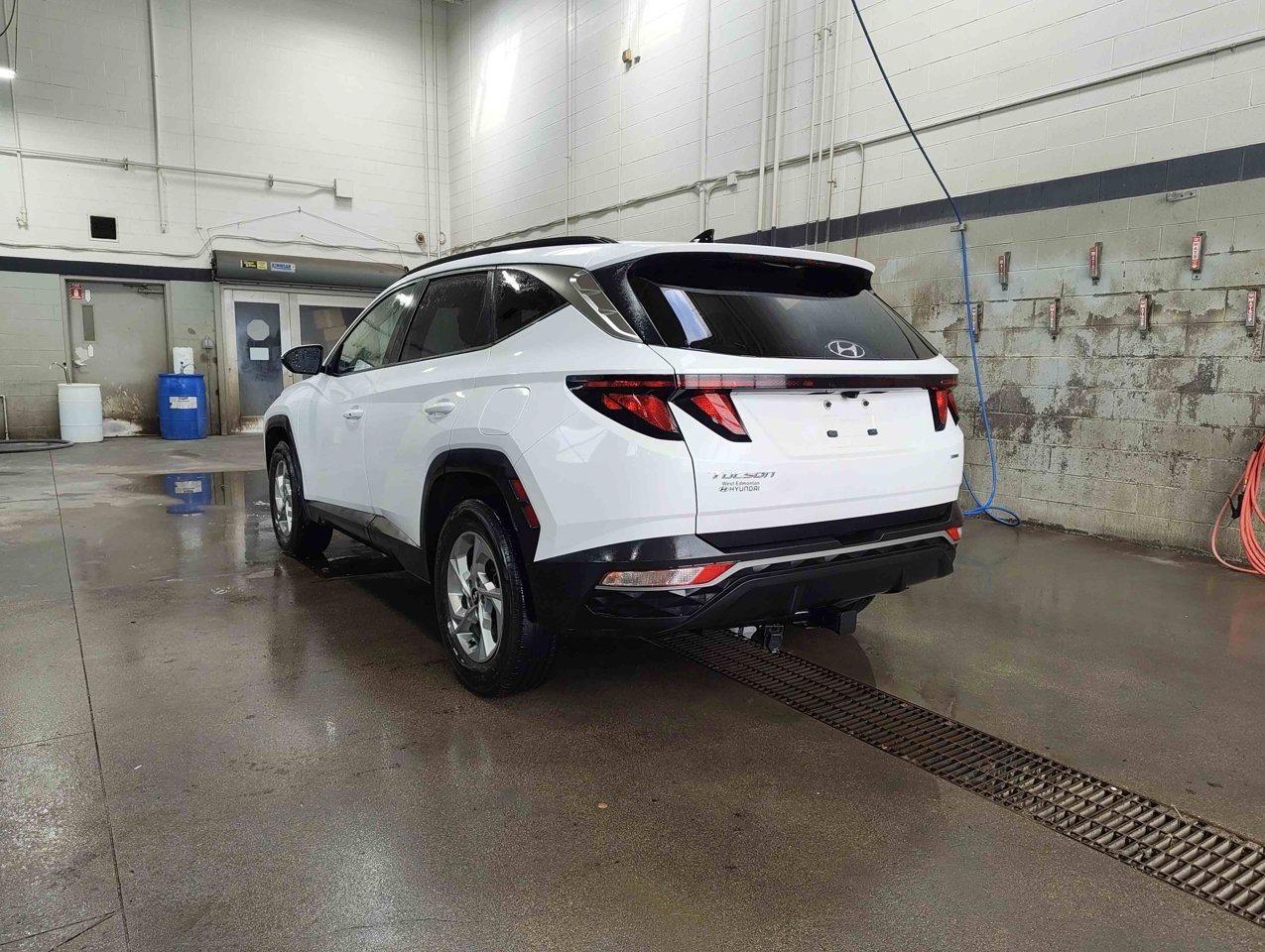 2023 Hyundai Tucson Preferred AWD White Sherwood Park - photo #4