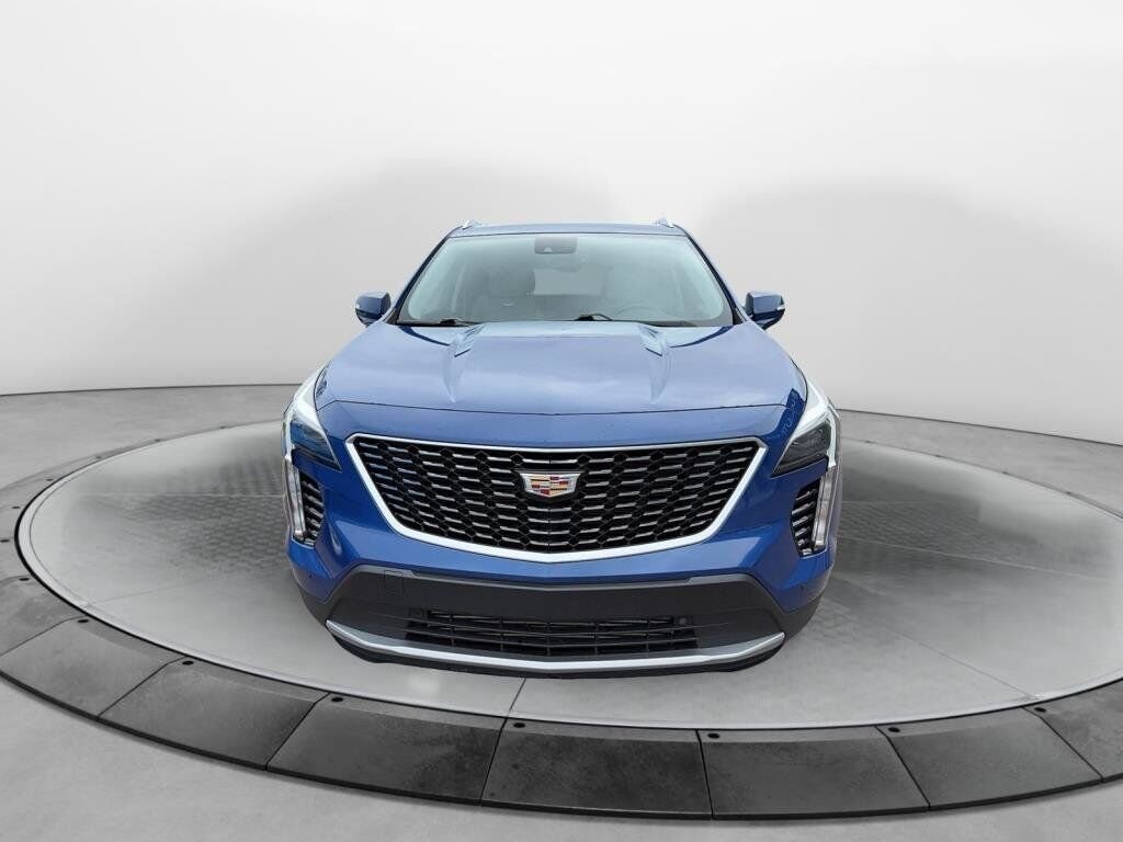 2021 Cadillac XT4 VIN 1GYFZDR44MF006930 Grey Baie-Comeau - photo #1