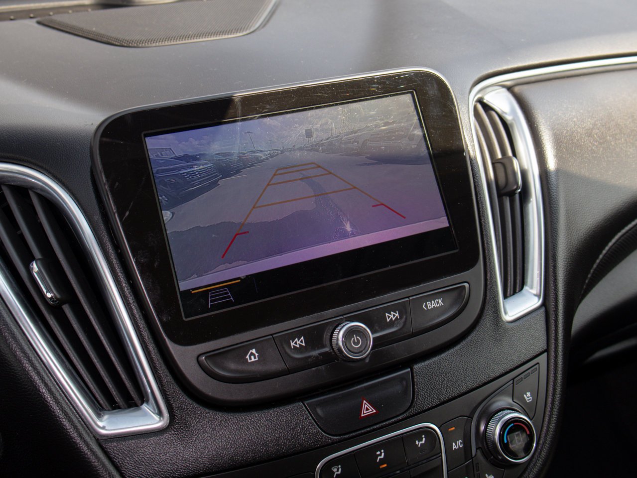 2020 Chevrolet Malibu 4dr Sdn Premier White Sherwood Park - photo #27
