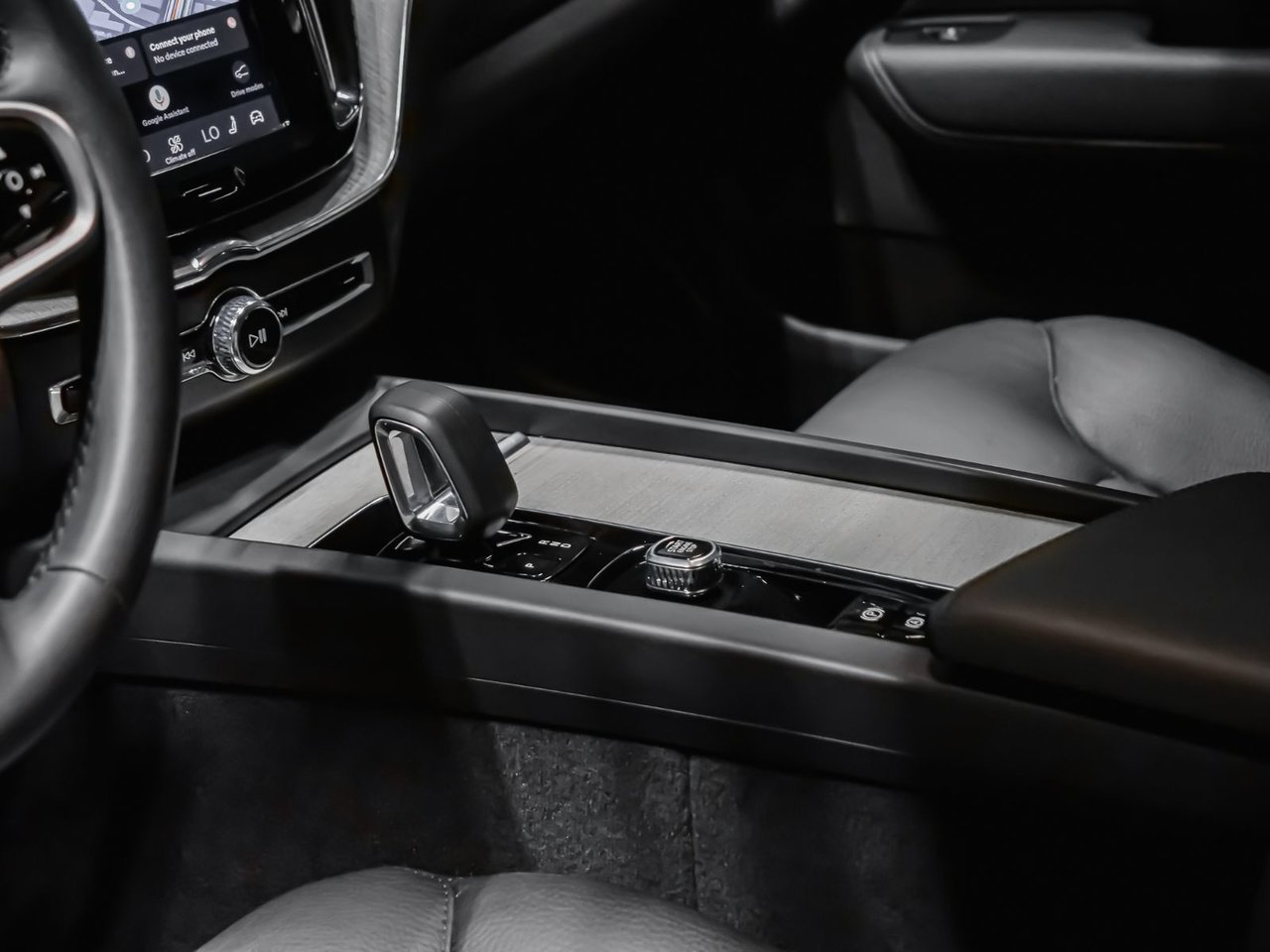 Volvo XC60 B5 PLUS DARK CLIMATE 2025 Noir Montréal - photo #6