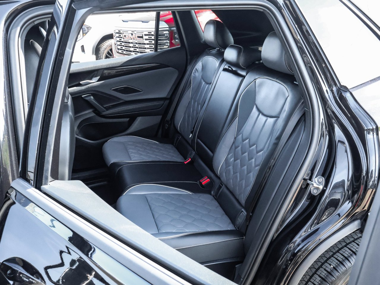 2026 Volkswagen Tiguan Highline Turbo R-Line 4MOTION Black Sherwood Park - photo #15