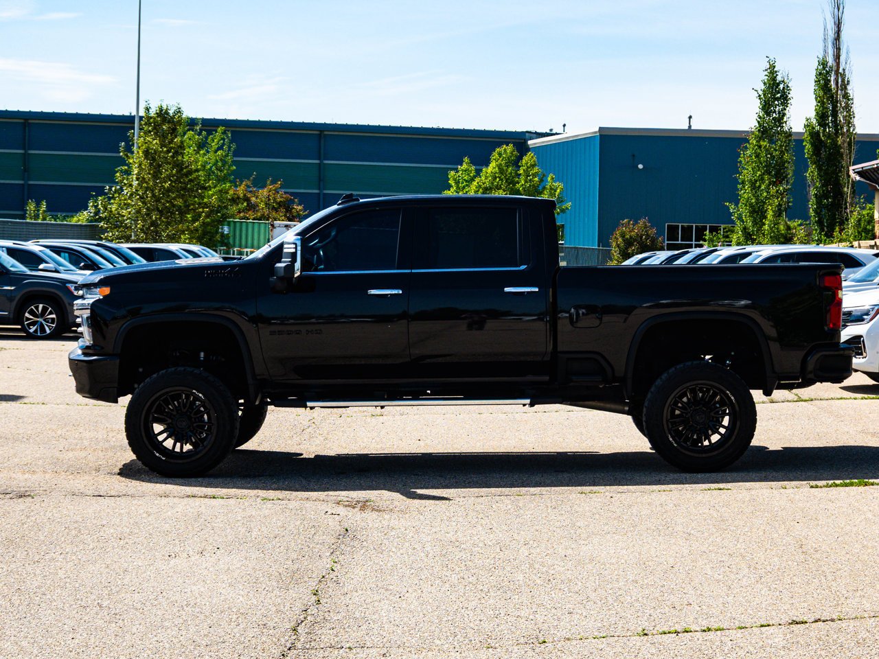 2023 Chevrolet Silverado 3500HD 4WD Crew Cab 159 High Country Black Sherwood Park - photo #9