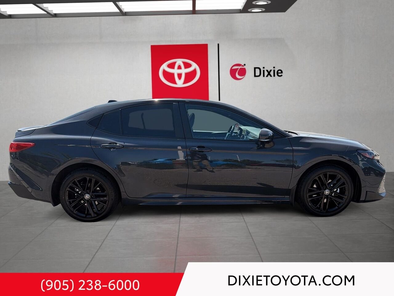 2025 Toyota Camry HYBRID SE UPGRADE AWD / CLEAN CARFAX / MOONROOF / ALLOY WHEELS / CARPLAY AND ANDROID AUTO Underground Mississauga - photo #2