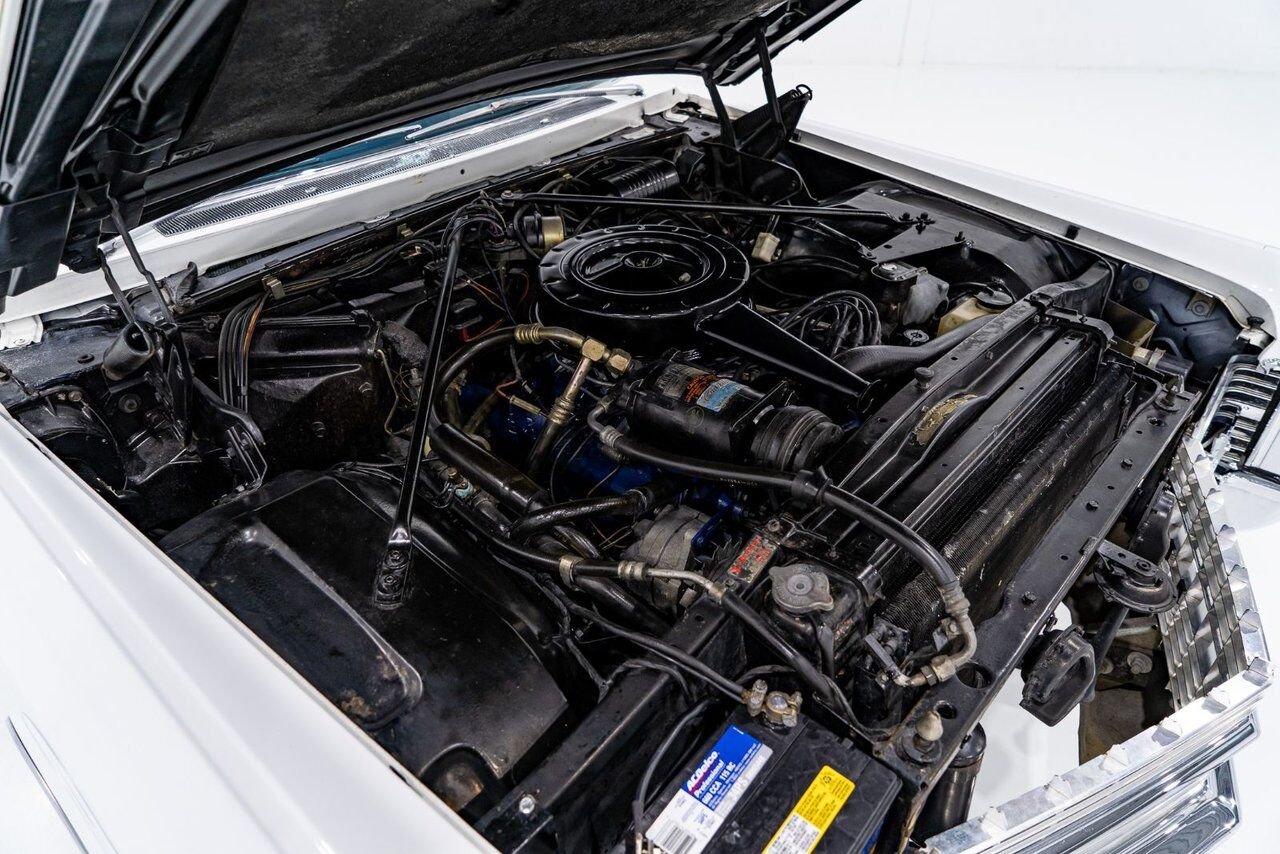 Cadillac Fleetwood **PRICE IN USD** Factory Limo dual AC with only 18,892 miles 1966 Blanc Montréal - photo #15