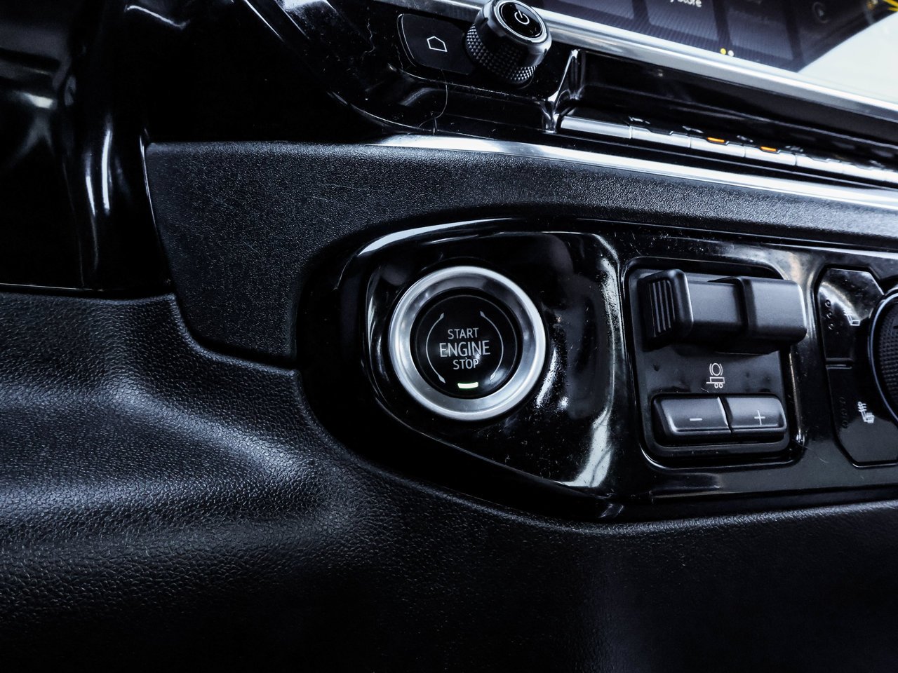 2024 Chevrolet Silverado 1500 4WD Crew Cab 147 RST White Sherwood Park - photo #25