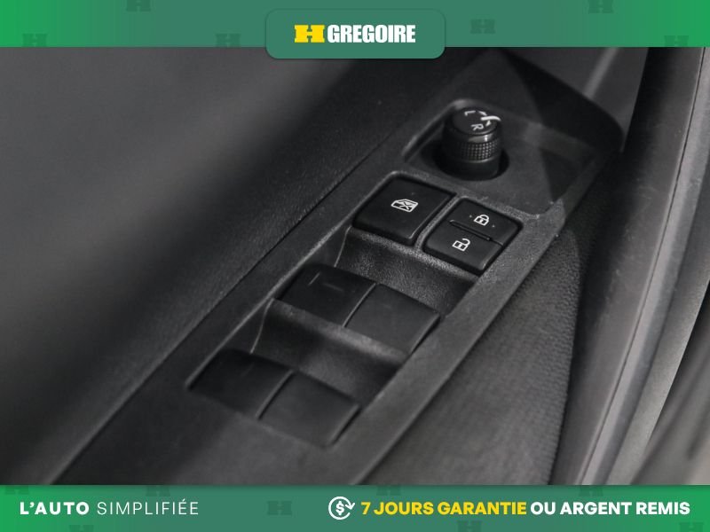 Toyota Corolla 730467 | LE AUTO A/C CAM RECUL BLUETOOTH 2023 Blanc Laval - photo #11