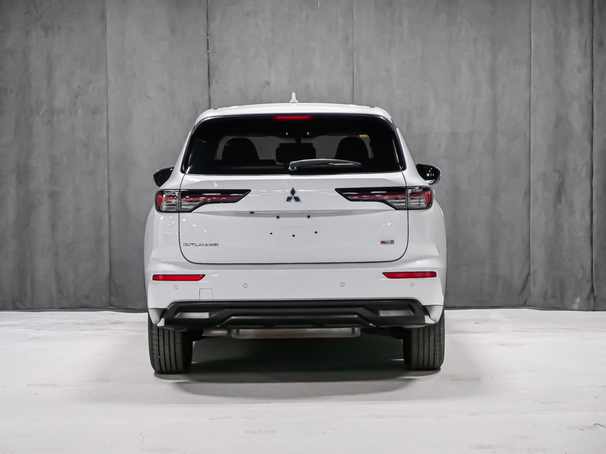 Mitsubishi Outlander ES 2025 Blanc Montréal - photo #4
