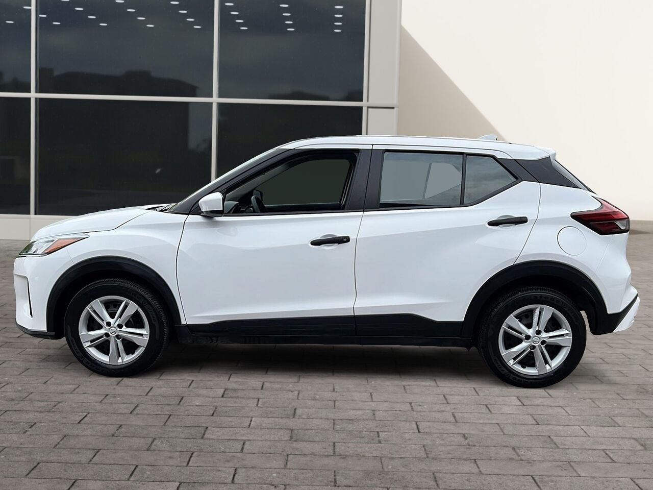 2024 Nissan KICKS S TA White Québec - photo #4