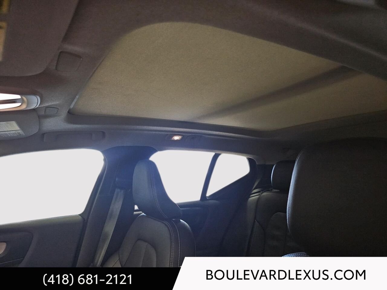 2024 Volvo XC40 Blue Quebec - photo #10