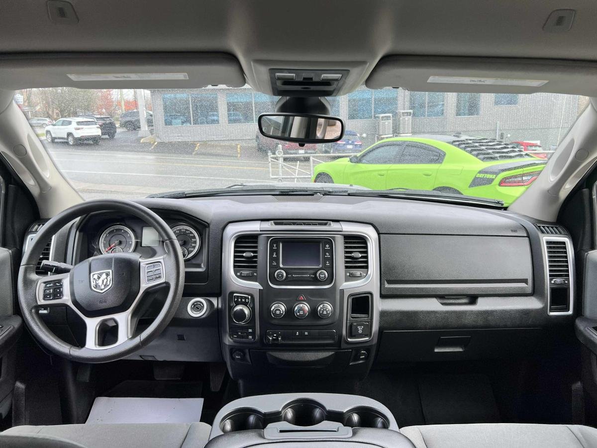 2022 RAM 1500 Classic Silver Lac Mégantic - photo #10