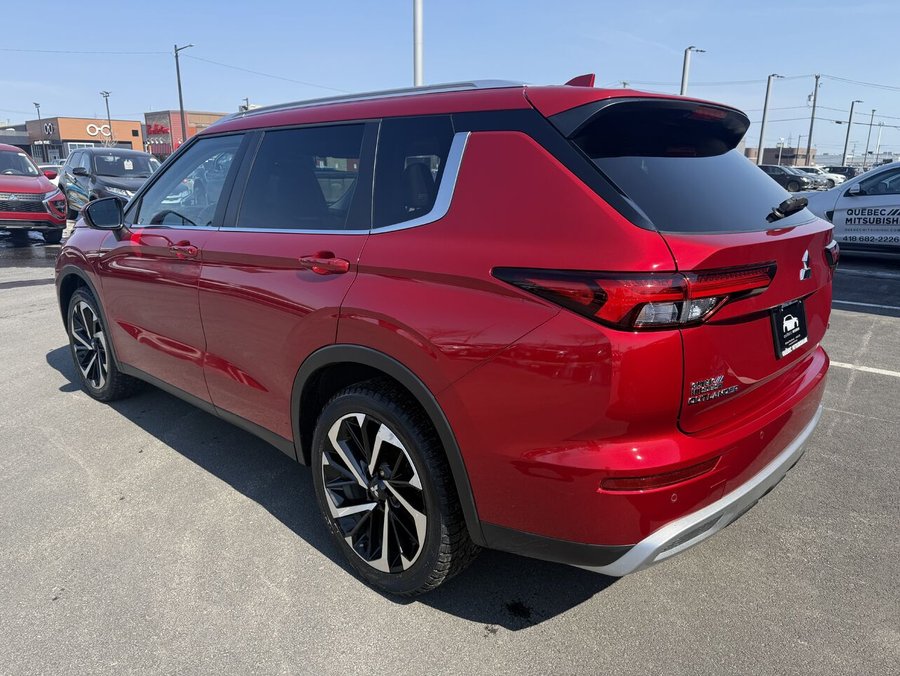 2023 Mitsubishi Outlander SEL S-AWC, 7 passagers, Toit pano, Volant chauffant Red