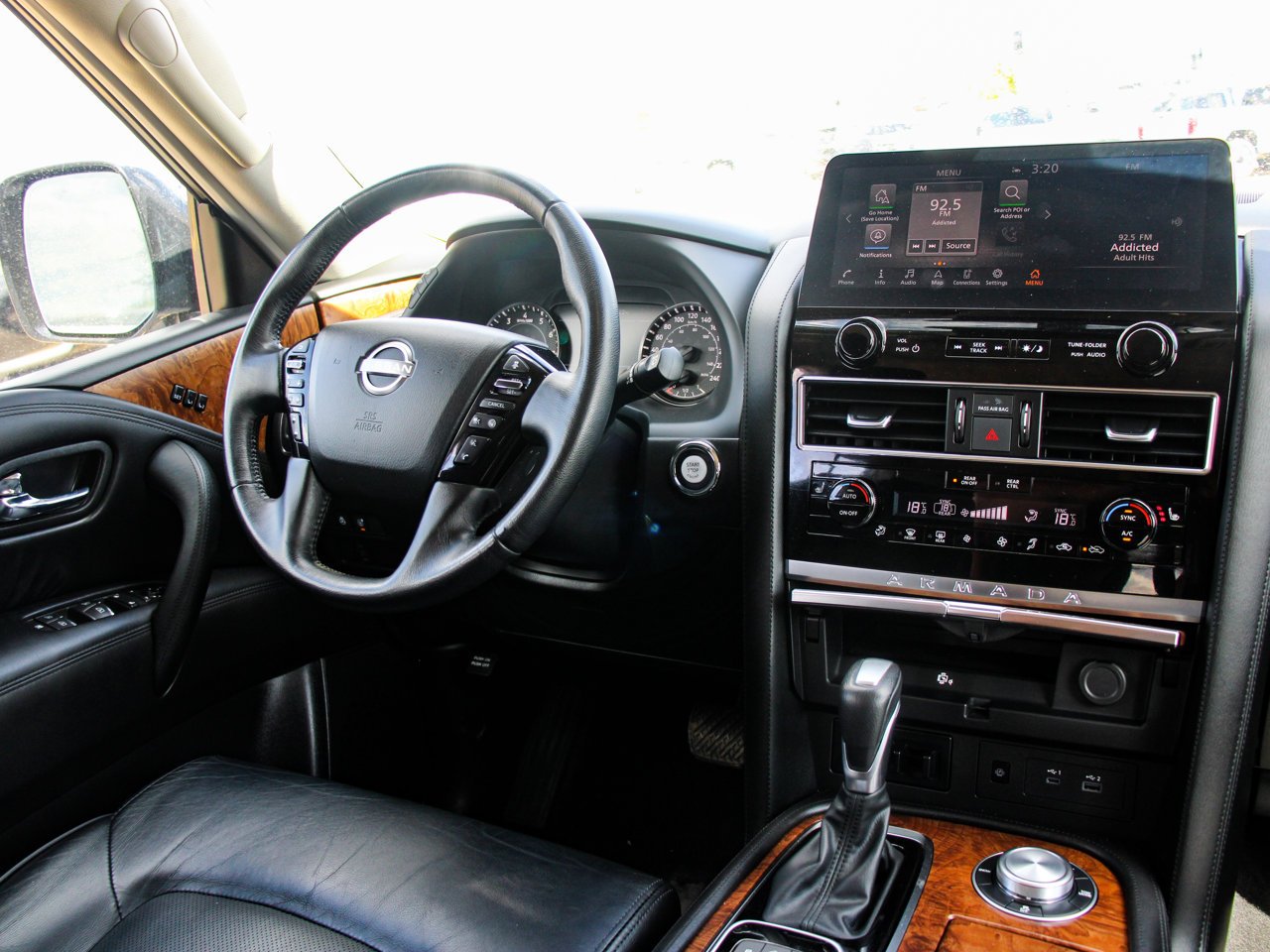 2024 Nissan Armada 4x4 SL White Sherwood Park - photo #33