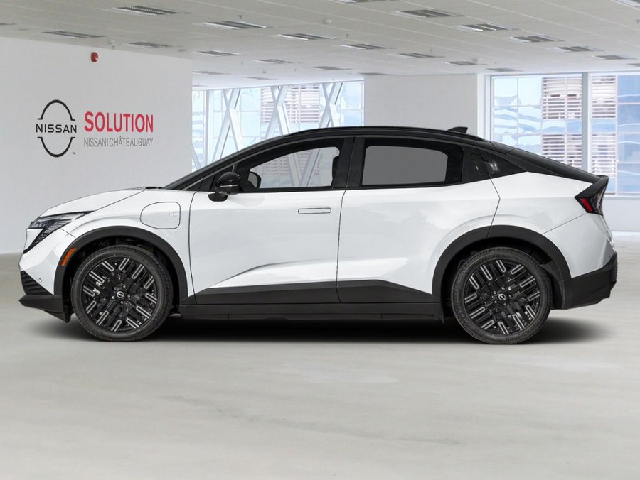 2026 NISSAN LEAF 2026 Everest White Pearl Tricoat/Black