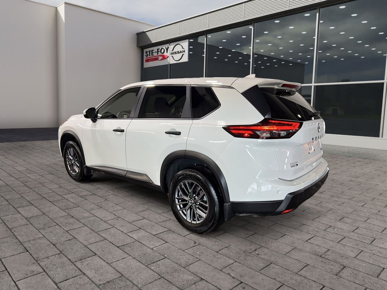 2024 Nissan Rogue White Québec - photo #3